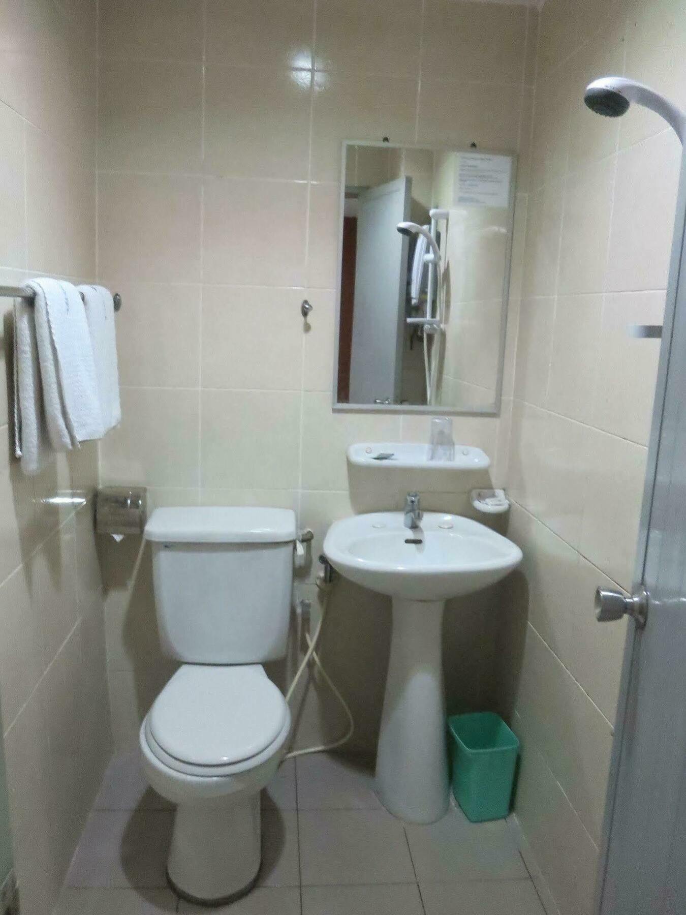 Wah May Hotel Kota Kinabalu Buitenkant foto